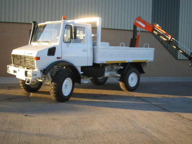 Mercedes Unimog U1300L crane truck
